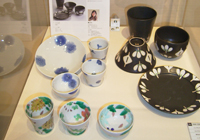 �������