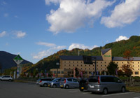 ���̉w�u�����v�O�ɂ͂���ڂ̏h�B