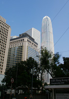 右のてっぺん丸く尖ったビルが国際金融センターのビル。